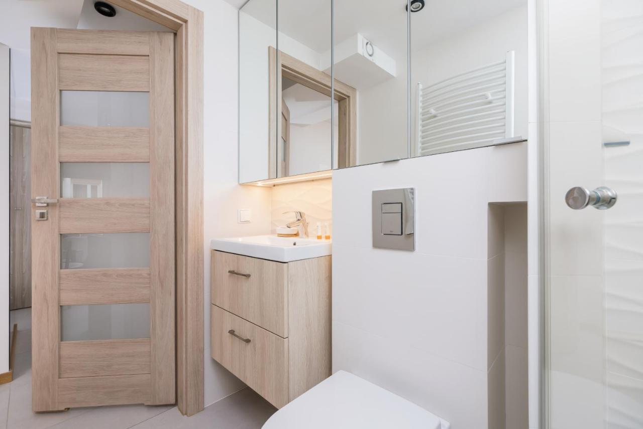 Modern Stachowicza Cracow By Renters Apartment *