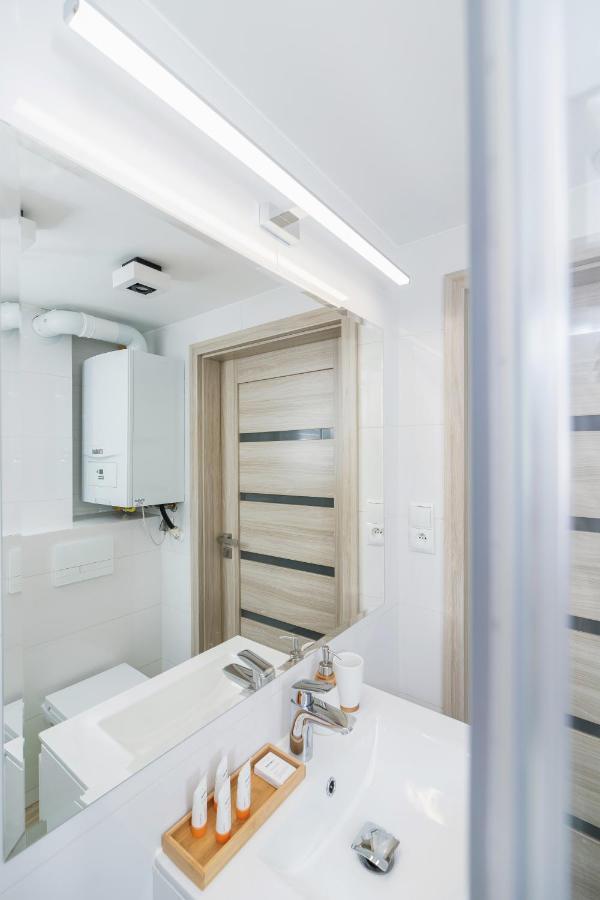 Modern Stachowicza Cracow By Renters Appartement *